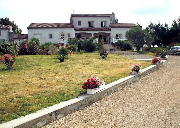 Bed & Breakfast Domaine De La Pendule Issel