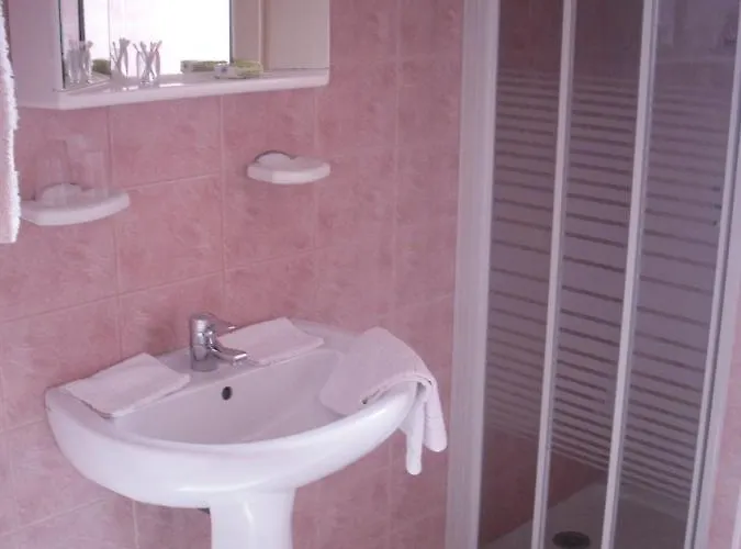 Domaine De La Pendule Bed & Breakfast Issel